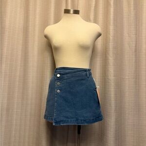 Lightly washed denim casual micro mini skort.